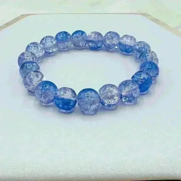 Periwinkle Gradient Blue Beaded Bracelet - Picture 2 of 5